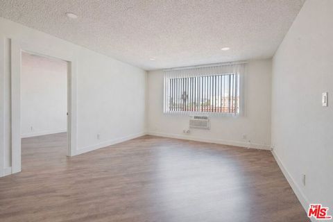 Photo of 310 S Kenmore Avenue #204, Los Angeles, CA 90020 (MLS # 26652913)