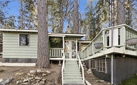 Photo of 2452 Spring Dr, Running Springs, CA 92382 (MLS # IG26072395)