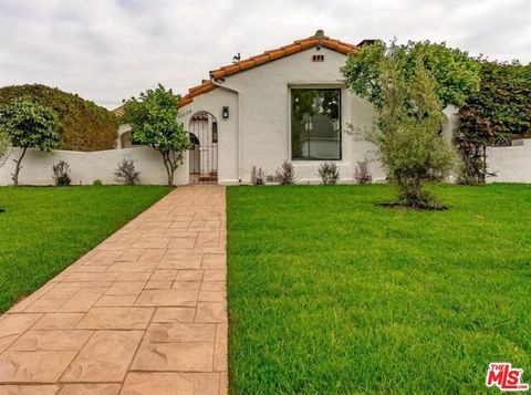 Photo of 10634 WELLWORTH Avenue, Los Angeles, CA 90024 (MLS # 26639915)