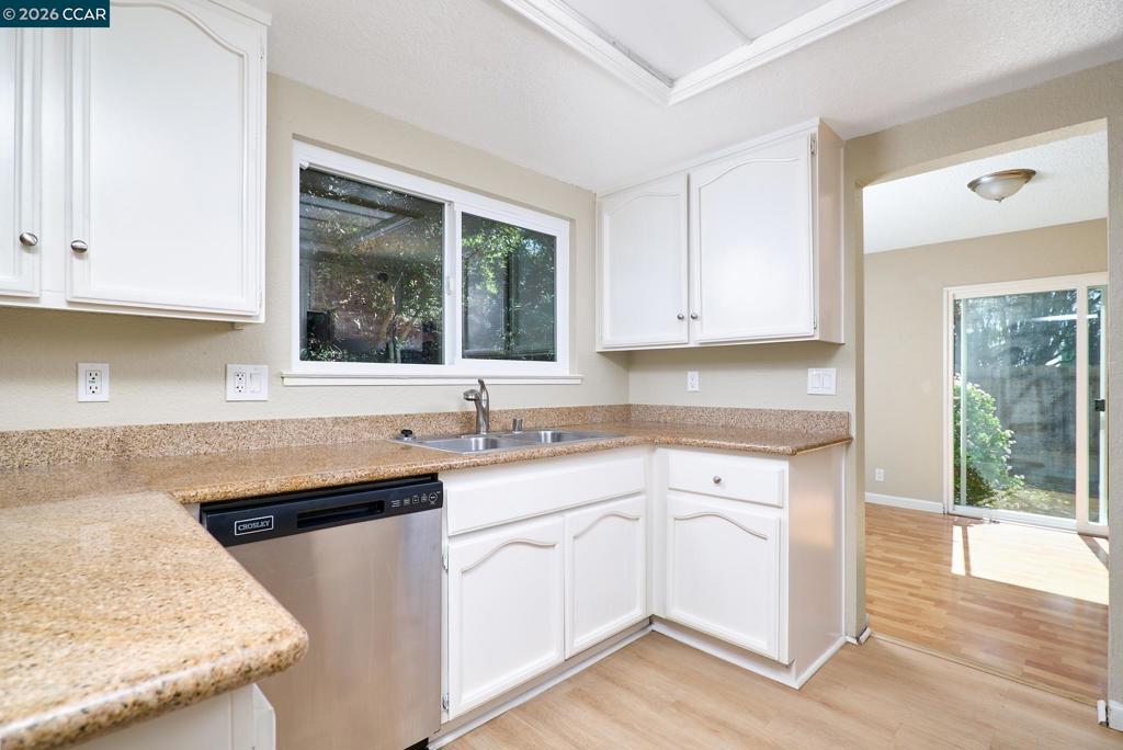 120 120 Persimmon Dr