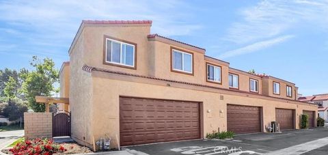 Photo of 2766 Via Hacienda #102, Fullerton, CA 92835 (MLS # CV26075458)