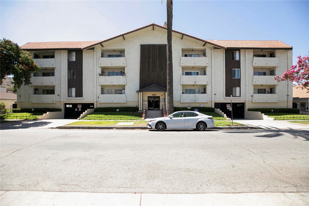 2 bed 1 bath condo in the beautiful in a very desirable neighborhood of Glendale. Light and bright, back unit. Central AC & Heat. Laminated hardwood flooring throughout, spacious living room with direct access to a private balcony with a nice City and Mountain view. One of the bedrooms has a sliding door that can open to living room and wall to wall built in closet. A good size kitchen with granite countertops. Complex has elevator, community pool, Laundry is next to the unit. 1 car parking space in the subterranean garage. Easy access to 134 and 2 Freeways. close to schools, shopping and restaurants. Minutes away from Americana Mall on Brand.