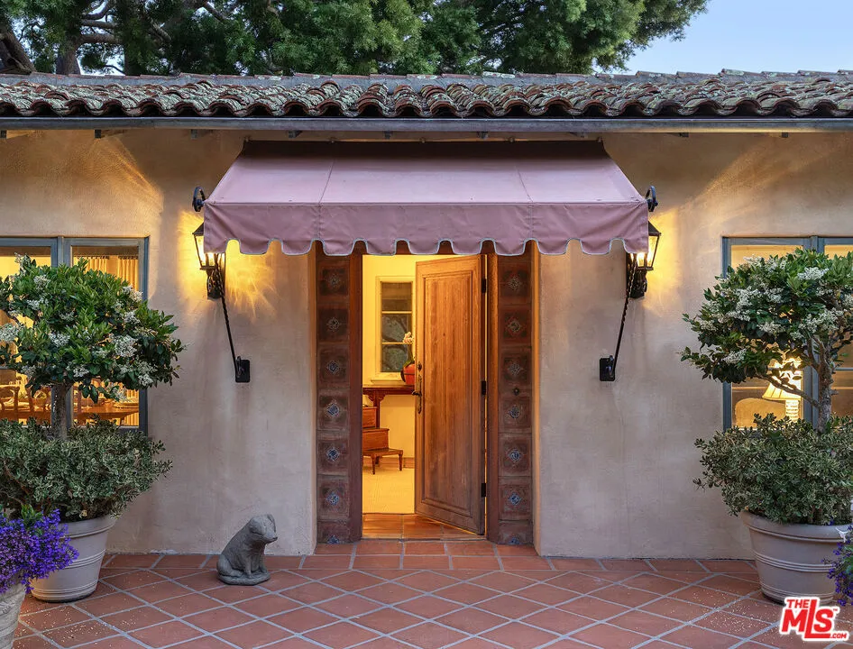 Santa Barbara, California 93108, United States, 5 Bedrooms Bedrooms, ,5 BathroomsBathrooms,Residential,Active,158655