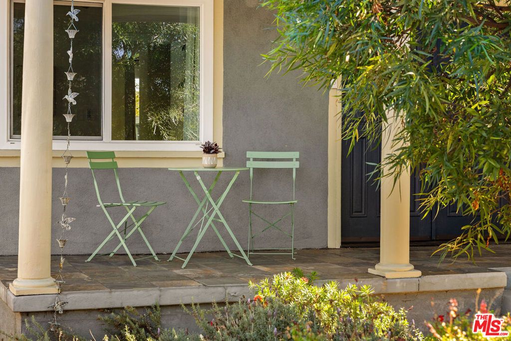 Photo of 5748 7th Avenue, Los Angeles, CA 90043 (MLS # 25609907)