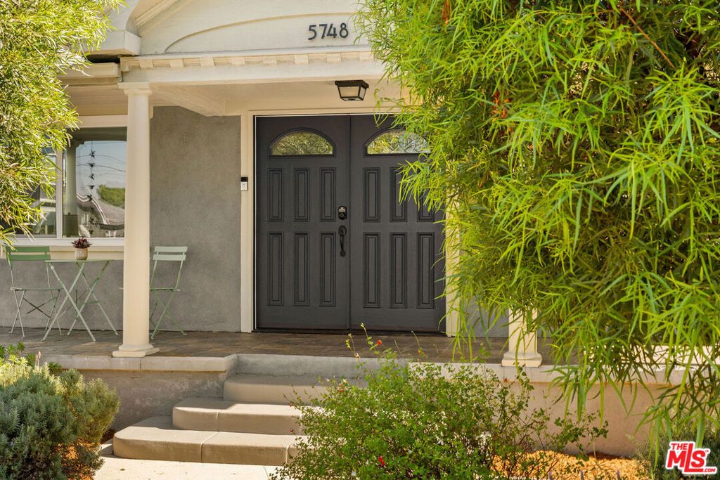 Photo of 5748 7th Avenue, Los Angeles, CA 90043 (MLS # 25609907)