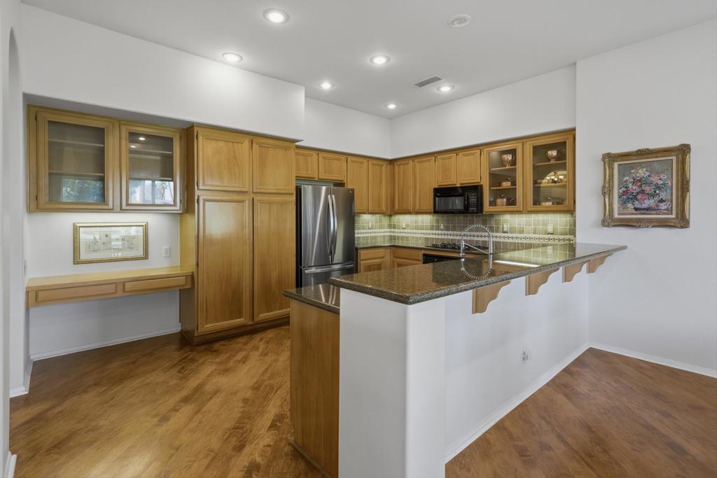 Mission Hills/Lake Front - Residential