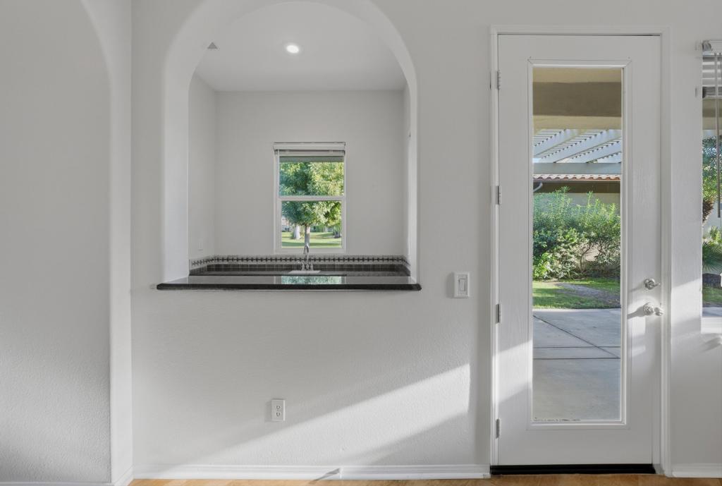 Mission Hills/Lake Front - Residential