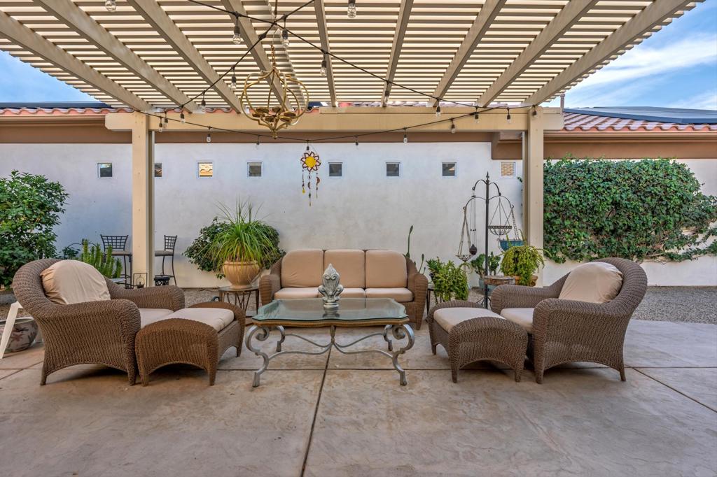 Mission Hills/Lake Front - Residential