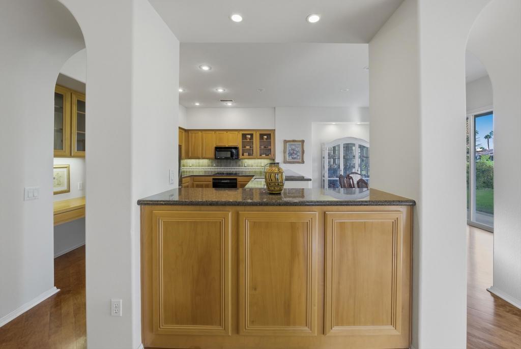 Mission Hills/Lake Front - Residential