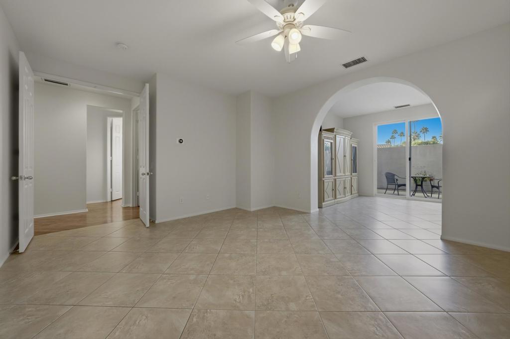 Mission Hills/Lake Front - Residential