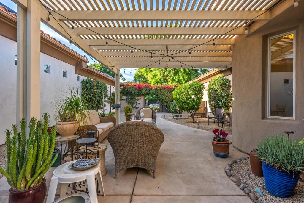 Mission Hills/Lake Front - Residential