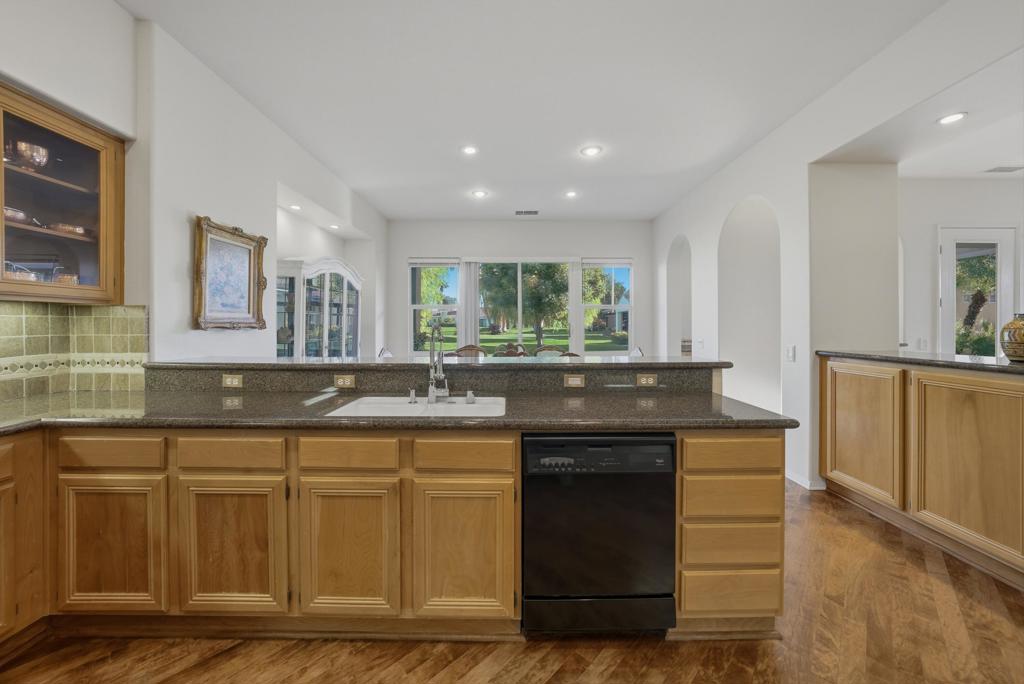 Mission Hills/Lake Front - Residential