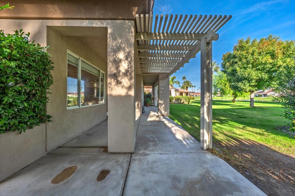 Mission Hills/Lake Front - Residential