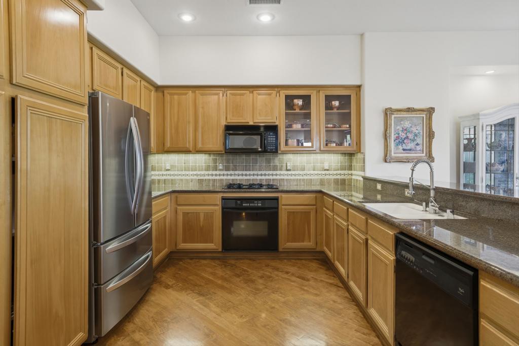 Mission Hills/Lake Front - Residential