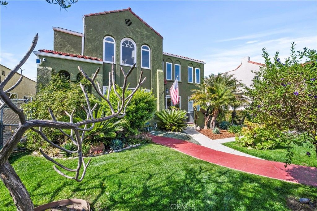 Photo of 1245 S Hudson Ave, Los Angeles, CA 90019 (MLS # SR25239510)