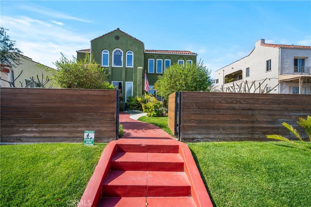 Photo of 1245 S Hudson Ave, Los Angeles, CA 90019 (MLS # SR25239510)