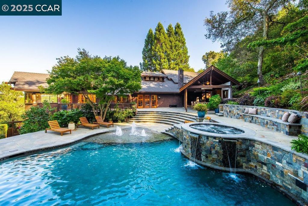 Photo of 1 Scenic Lane Ct, Lafayette, CA 94549 (MLS # 41113711)