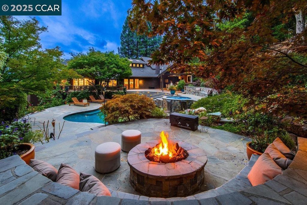 Photo of 1 Scenic Lane Ct, Lafayette, CA 94549 (MLS # 41113711)