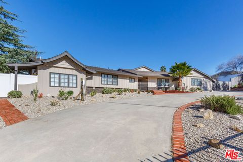 Photo of 835 Camino Santos Reyes, Thousand Oaks, CA 91360 (MLS # 25621151)