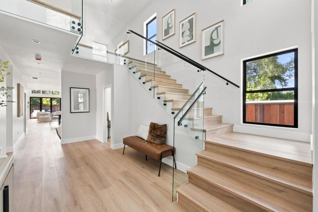 563 Encina Avenue