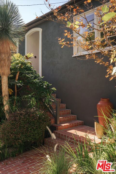 5922 Tuxedo Terrace