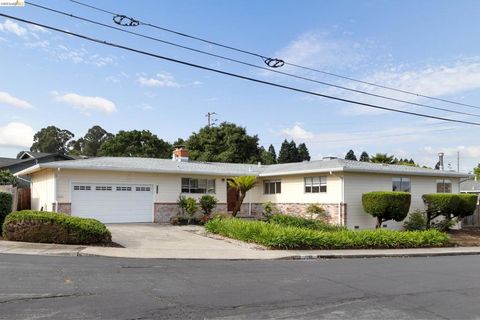 Photo of 1799 LEFEBVRE WAY Way, Pinole, CA 94564 (MLS # 41131078)
