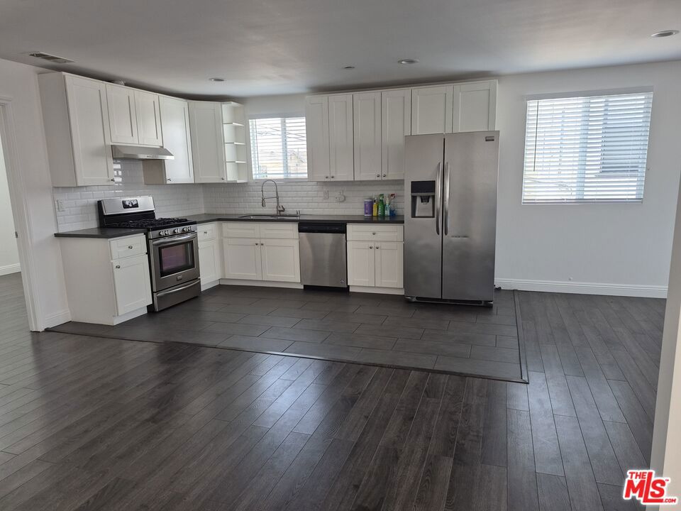 2806 S Bronson Avenue