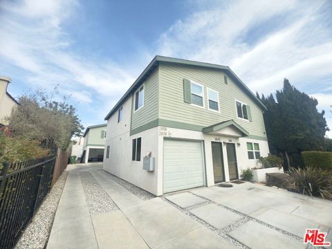 Photo of 2806 S Bronson Avenue, Los Angeles, CA 90018 (MLS # 26650757)