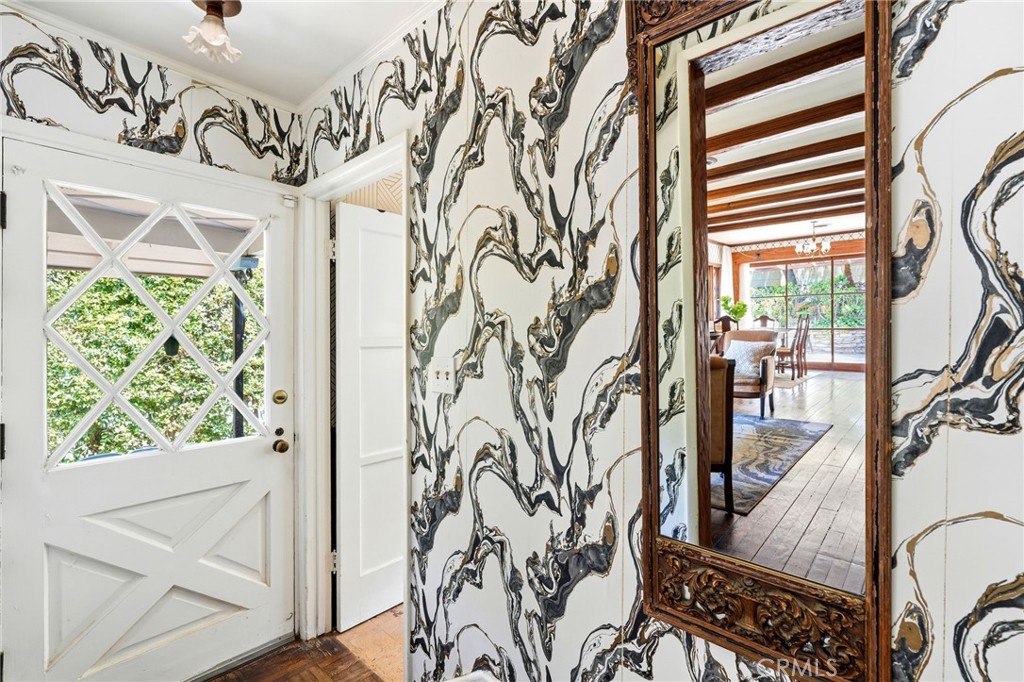 947 N Beverly Glen