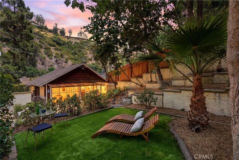 Photo of 947 N Beverly Glen BLVD, Los Angeles, CA 90077 (MLS # SR26108597)