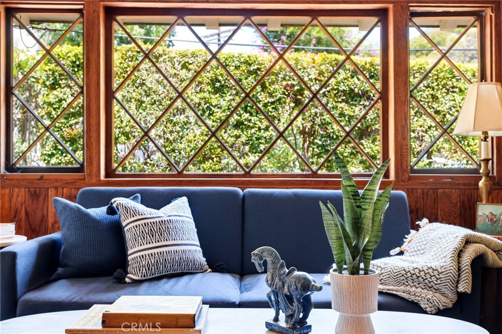 947 N Beverly Glen