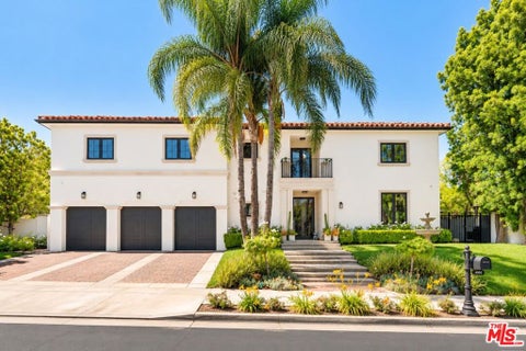 Photo of 4965 Avenida Oriente, Tarzana, CA 91356 (MLS # 26999925)