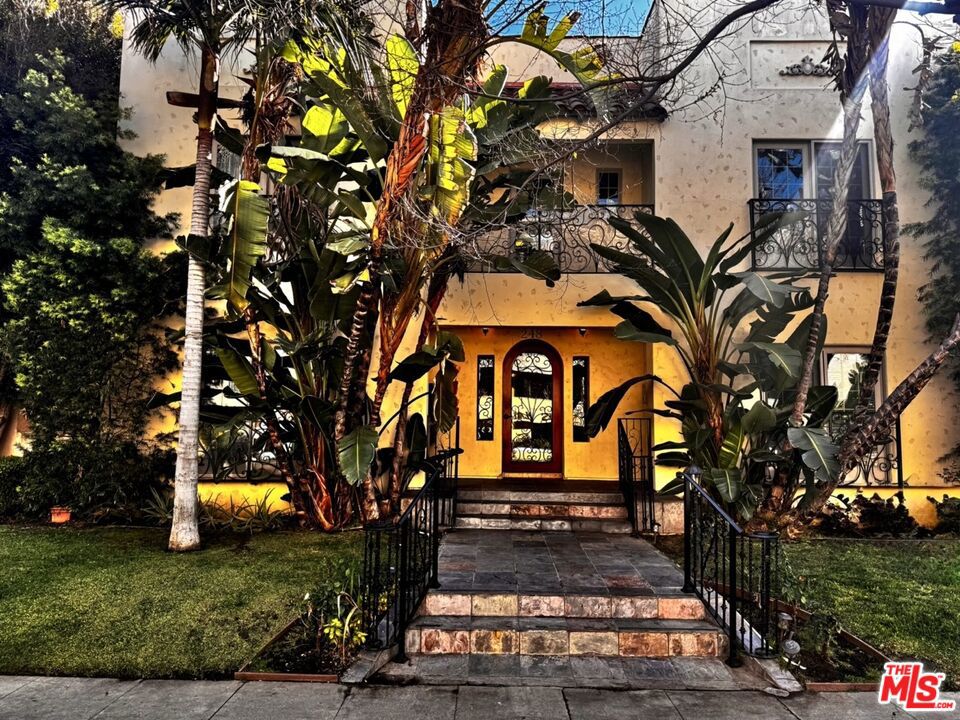 **PERMIT STREET PARKING ONLY**2nd Floor Unit. Beautiful Old World building in the heart in Beverly Hills. Located a short distance from Rodeo Drive. Updated first floor unit with many custom cabinets granite counters, central air/heat, lots of closet space, laundry closet in unit with washer/dryer connections. Living room off kitchen has large windows, hardwood floors and crown moulding. Adjoining kitchen has granite countertops, refrigerator and microwave and dishwasher and gas stove. Service counter with additional cabinetry gives access to living perfect for serving guests. Travertine tile and granite counter in bathroom. Small pets are permitted with additional deposit.