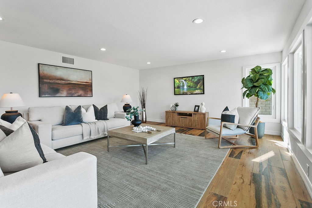 1101 Kenwood Place