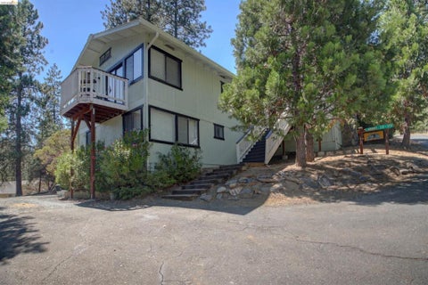 Photo of 20097 Ridgecrest Way Way, Groveland, CA 95321 (MLS # 41146109)