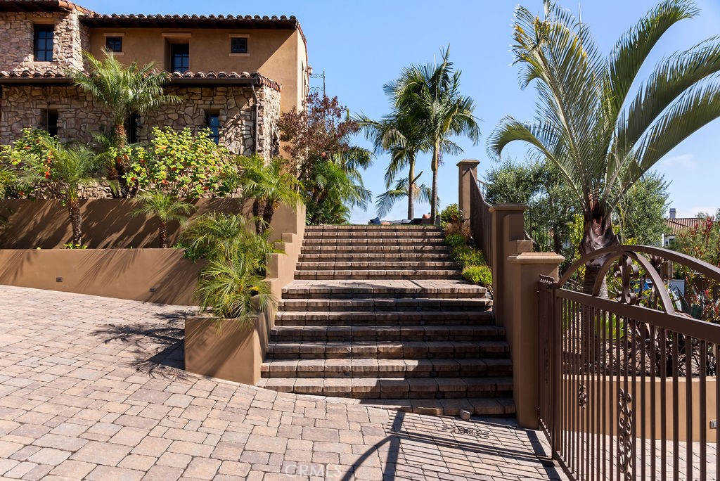 3002 Eminencia Del Sur