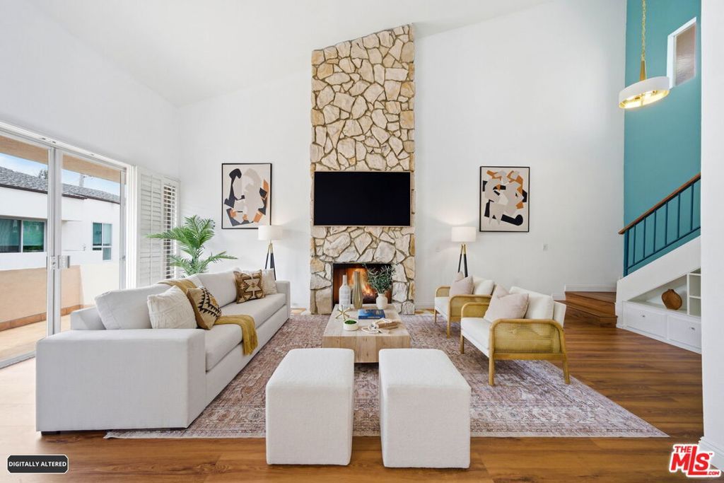 Photo of 725 S Barrington Avenue #304, Los Angeles, CA 90049 (MLS # 26711729)