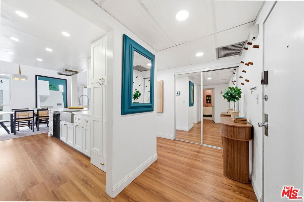 Photo of 725 S Barrington Avenue #304, Los Angeles, CA 90049 (MLS # 26711729)