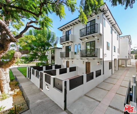 Photo of 906 S Shenandoah ST, Los Angeles, CA 90035 (MLS # 26999119)