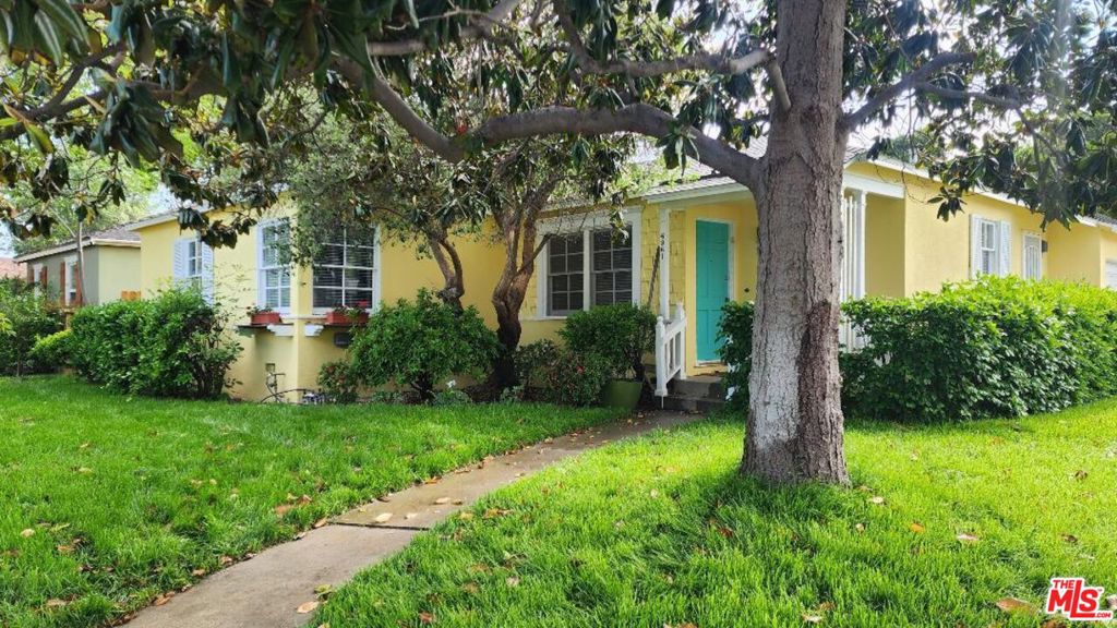 6961 Zelzah Avenue