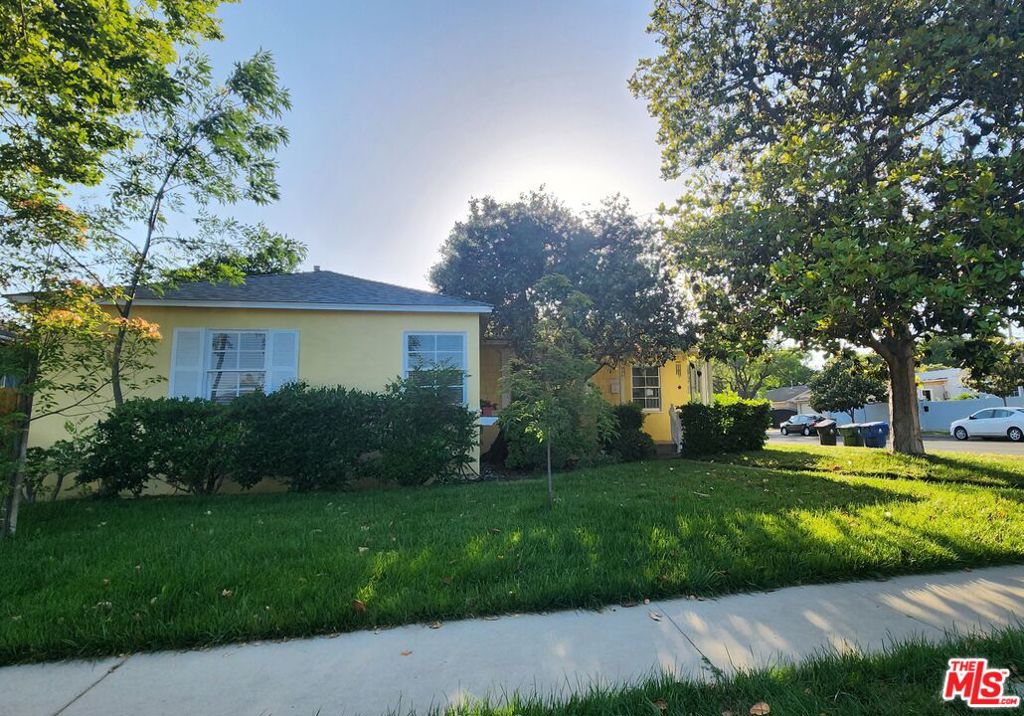 6961 Zelzah Avenue