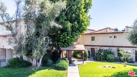 Photo of 7320 Lennox Avenue #L3, Van Nuys, CA 91405 (MLS # 26668997)