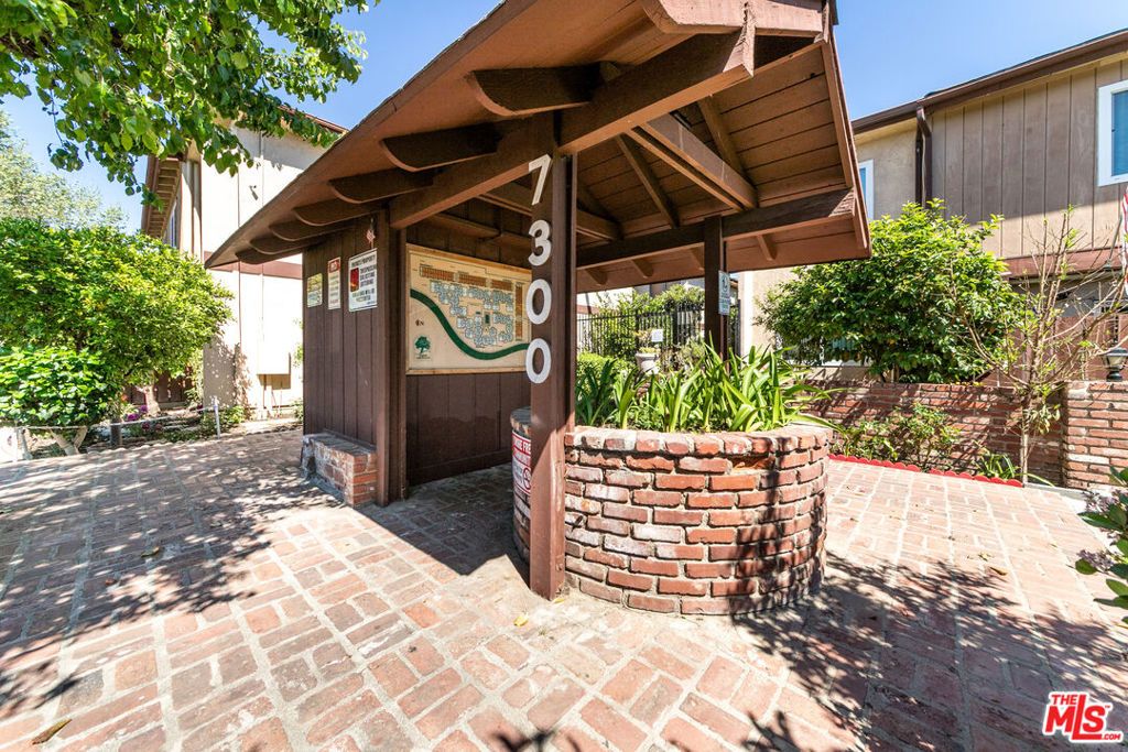 Photo of 7320 Lennox Avenue #L3, Van Nuys, CA 91405 (MLS # 26668997)