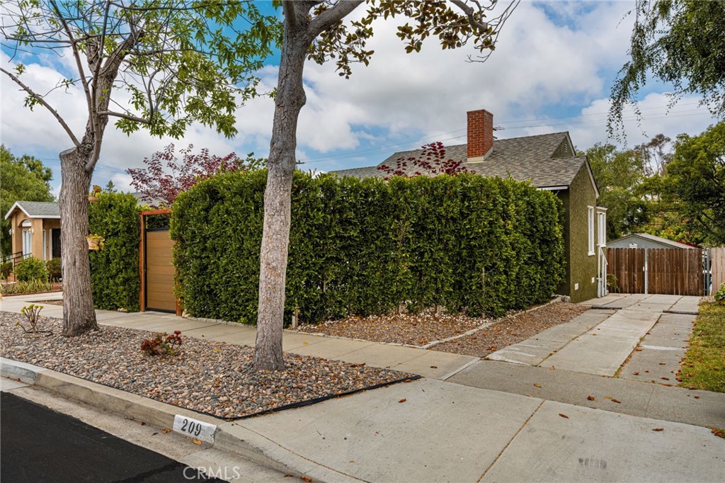 209 E 46th