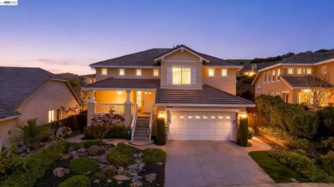 Photo of 5810 Gold Creek Dr Dr, Castro Valley, CA 94552 (MLS # 41125736)