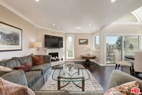 Photo of 11789 Montana Avenue #16, Los Angeles, CA 90049 (MLS # 26640369)