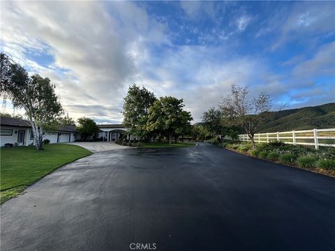 Photo of 42942 Dawnwood ST, Murrieta, CA 92562 (MLS # SW26100933)