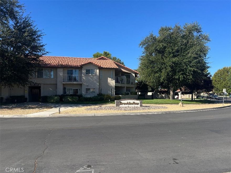 Come see this ground level 2 bedroom 2 bath condo in gated Jess Ranch. Amenities include beautiful new clubhouse complete with game rooms, gym,

big screen tv's, library and gorgeous kitchen. Relax at the pool or take a jacuzzi. Take long walks along the many tree lined streets. Close to shopping, movie theatre, restaurants and banks. Owner is motivated and will sell as is.