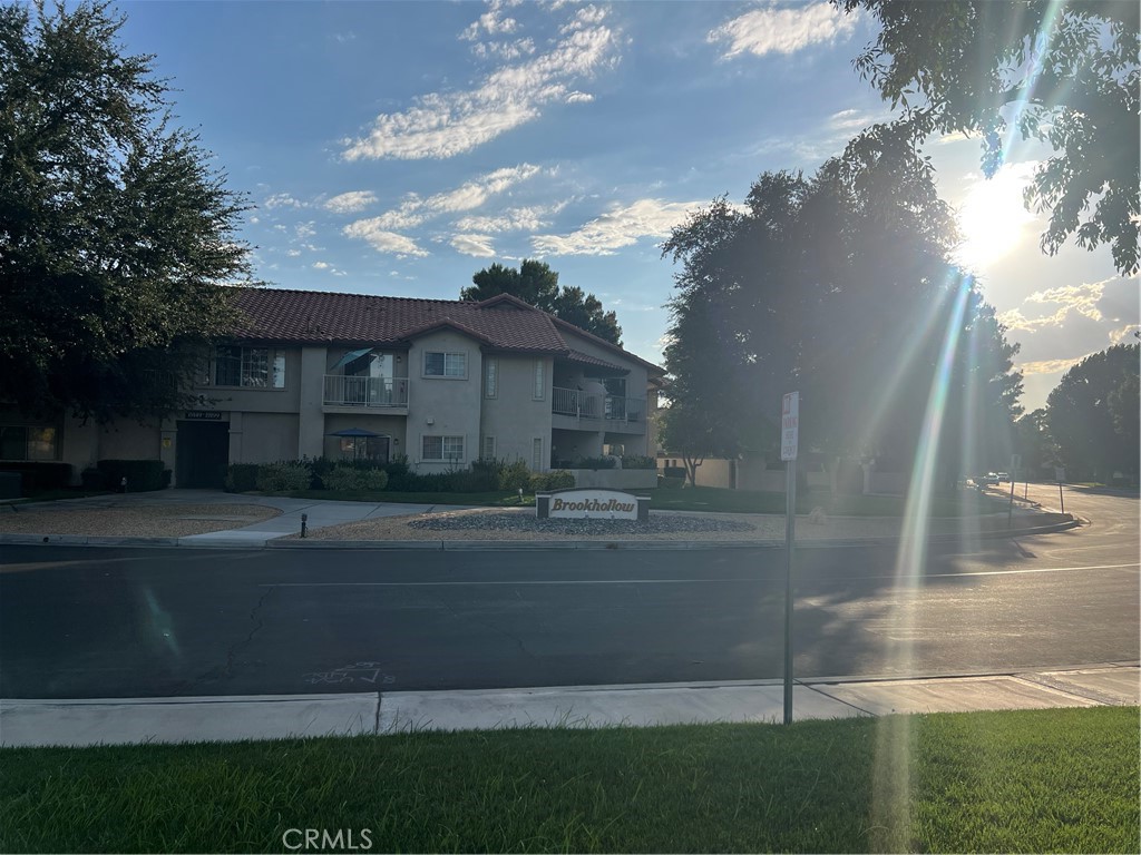 Come see this ground level 2 bedroom 2 bath condo in gated Jess Ranch. Amenities include beautiful new clubhouse complete with game rooms, gym,
big screen tv's, library and gorgeous kitchen. Relax at the pool or take a jacuzzi. Take long walks along the many tree lined streets. Close to shopping, movie theatre, restaurants and banks. Owner is motivated and will sell as is.