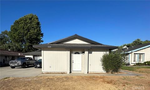 Photo of 3519 Albany, Riverside, CA 92503 (MLS # IG25224629) Photo of 3519 Albany, Riverside, CA 92503 (MLS # IG25224629)